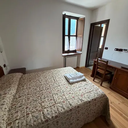 Rifugio Escursionistico Borgo 住宿加早餐酒店 阿切廖